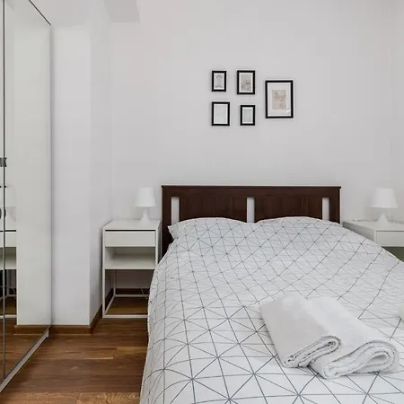 Zablocie Location To Explore アパート *